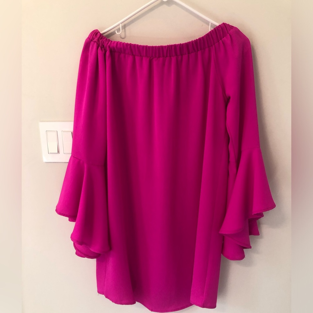 TCEC Fuchsia Off-Shoulder Bell Sleeve Tunic. Size S
